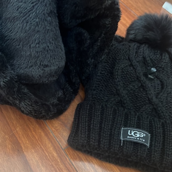 UGG knit hat and infinity scarf - Picture 3 of 4